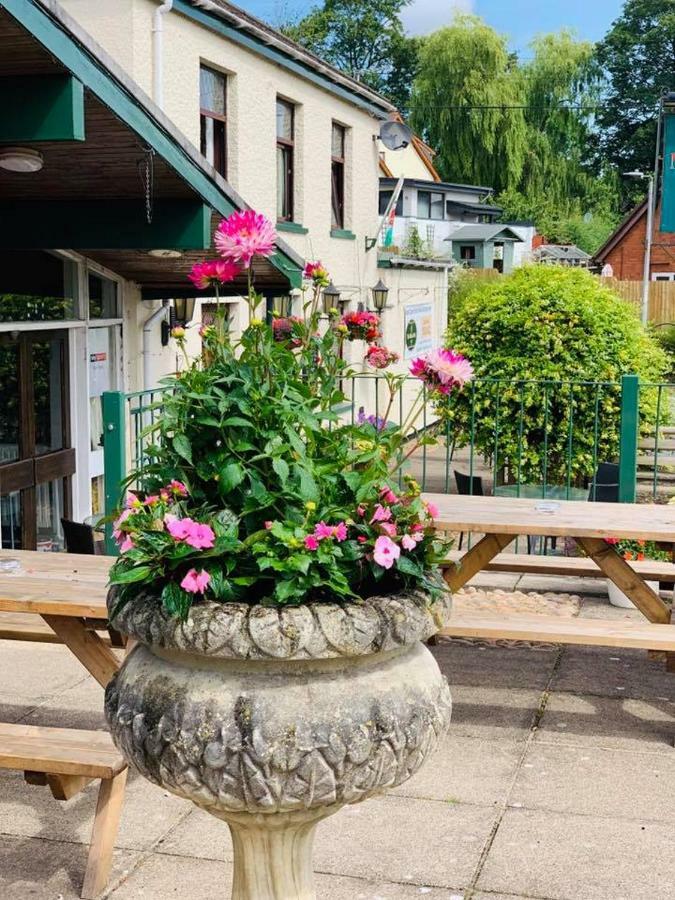 Milton Hotel Llanwern Village Newport Kültér fotó